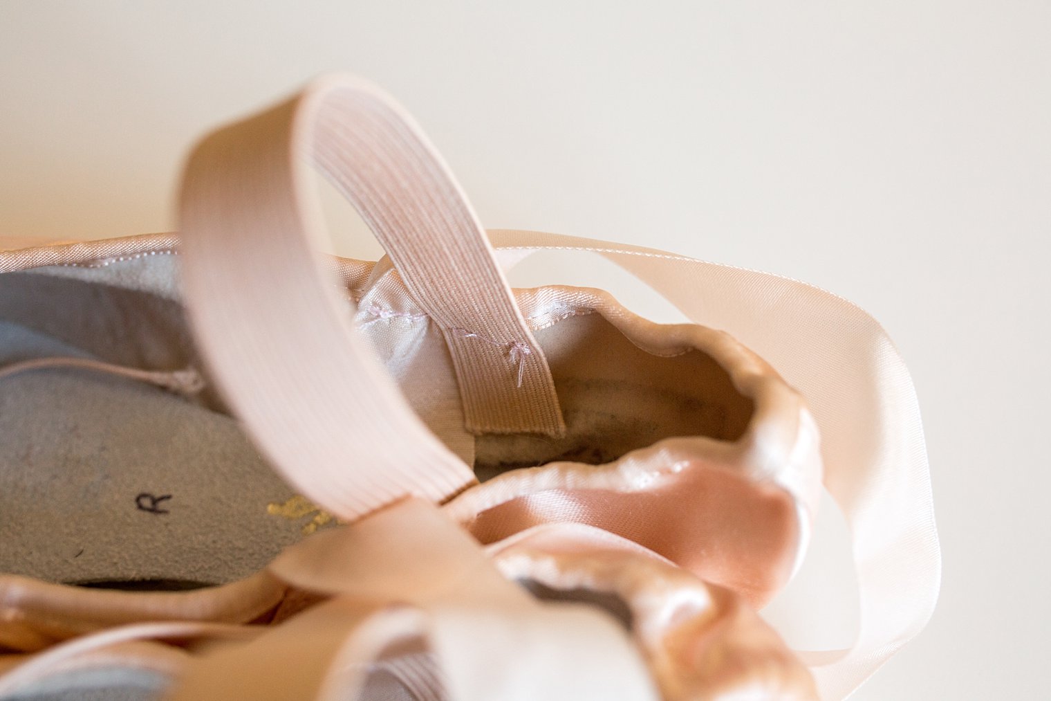 how-to-sew-pointe-shoe-ribbons-and-elastic_0009.jpg